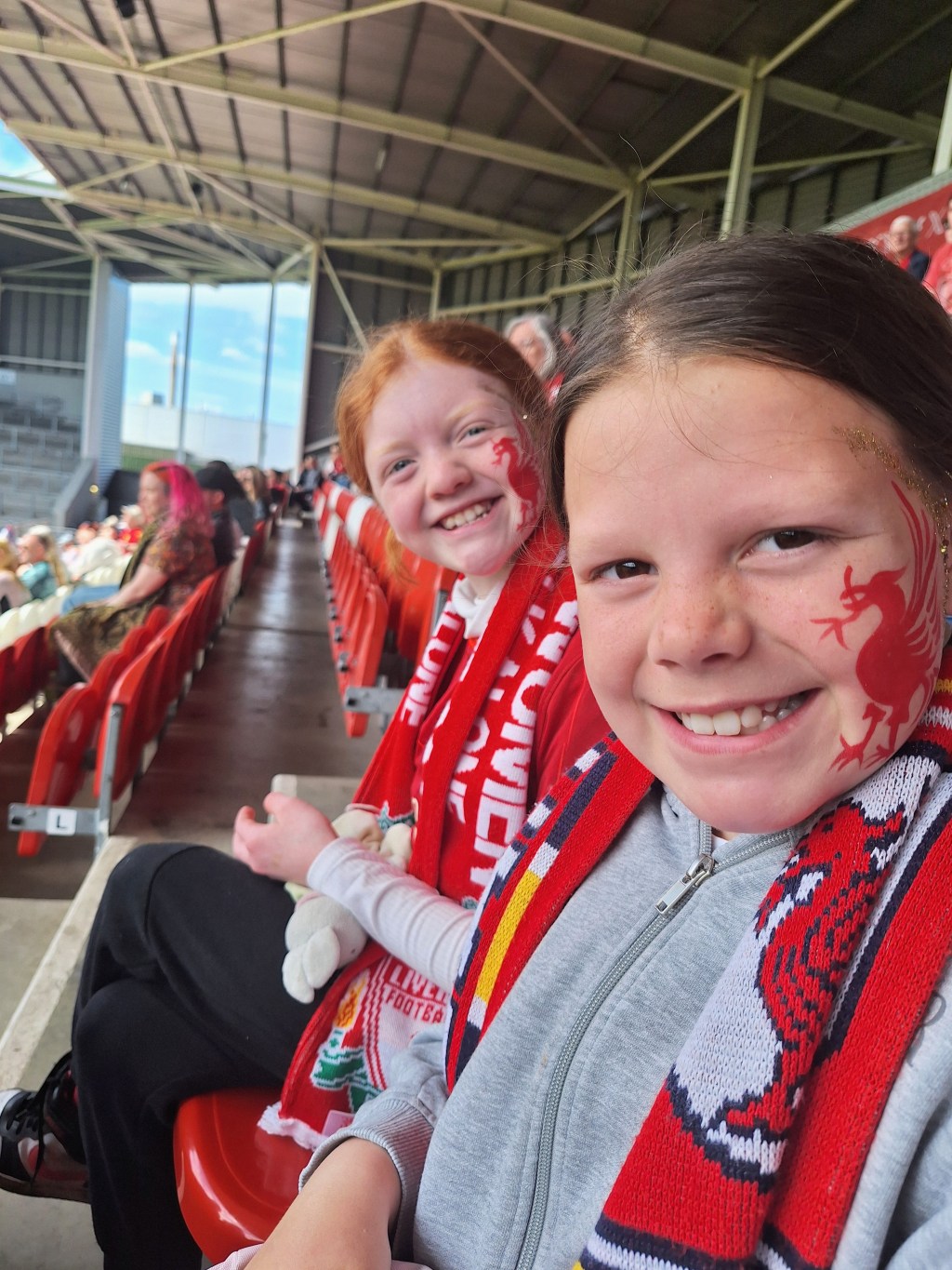 Sunshine, Bracelets & Big Flags: My Match Day at St&nbsp;Helens!⚽🥅